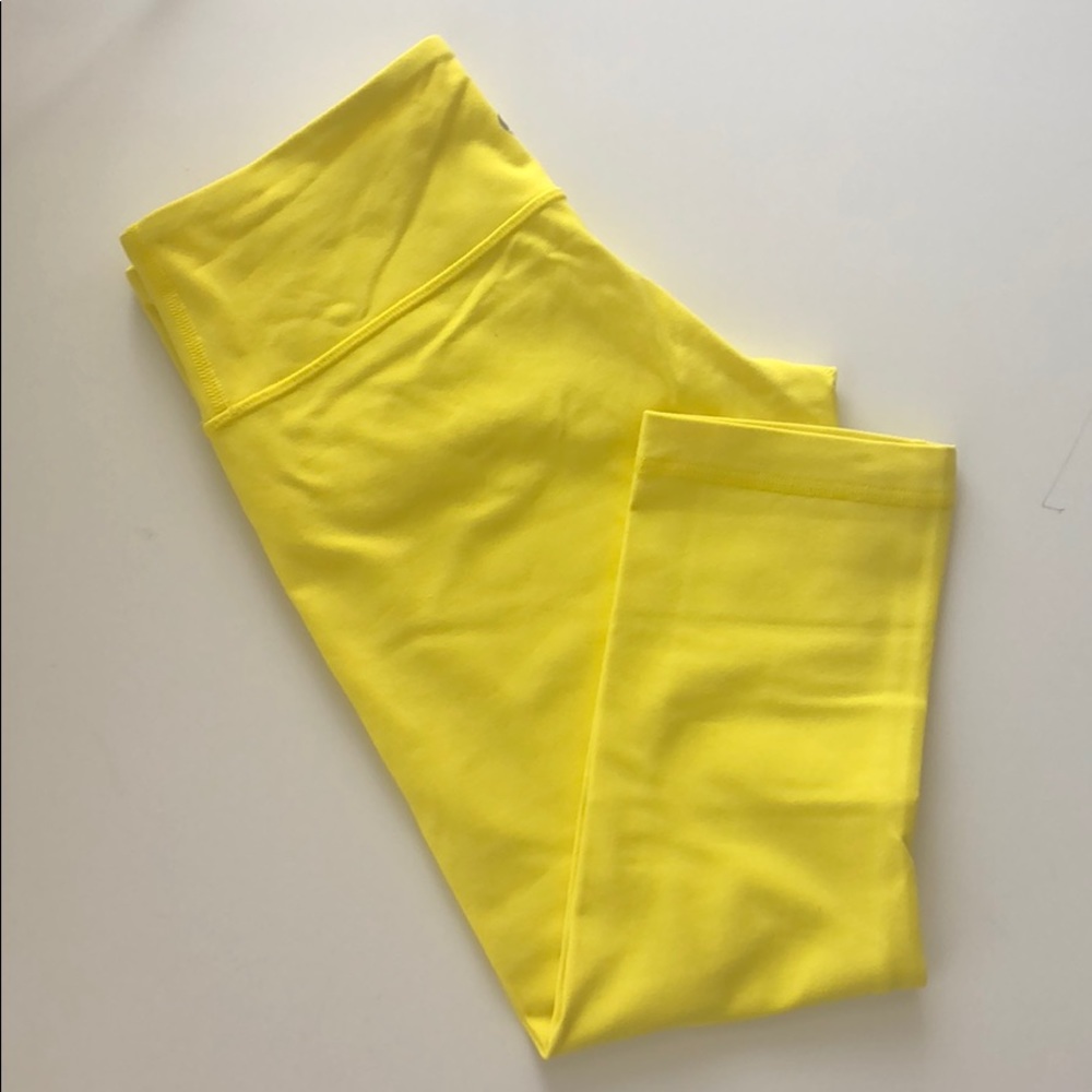 Lululemon Wunder Under crops